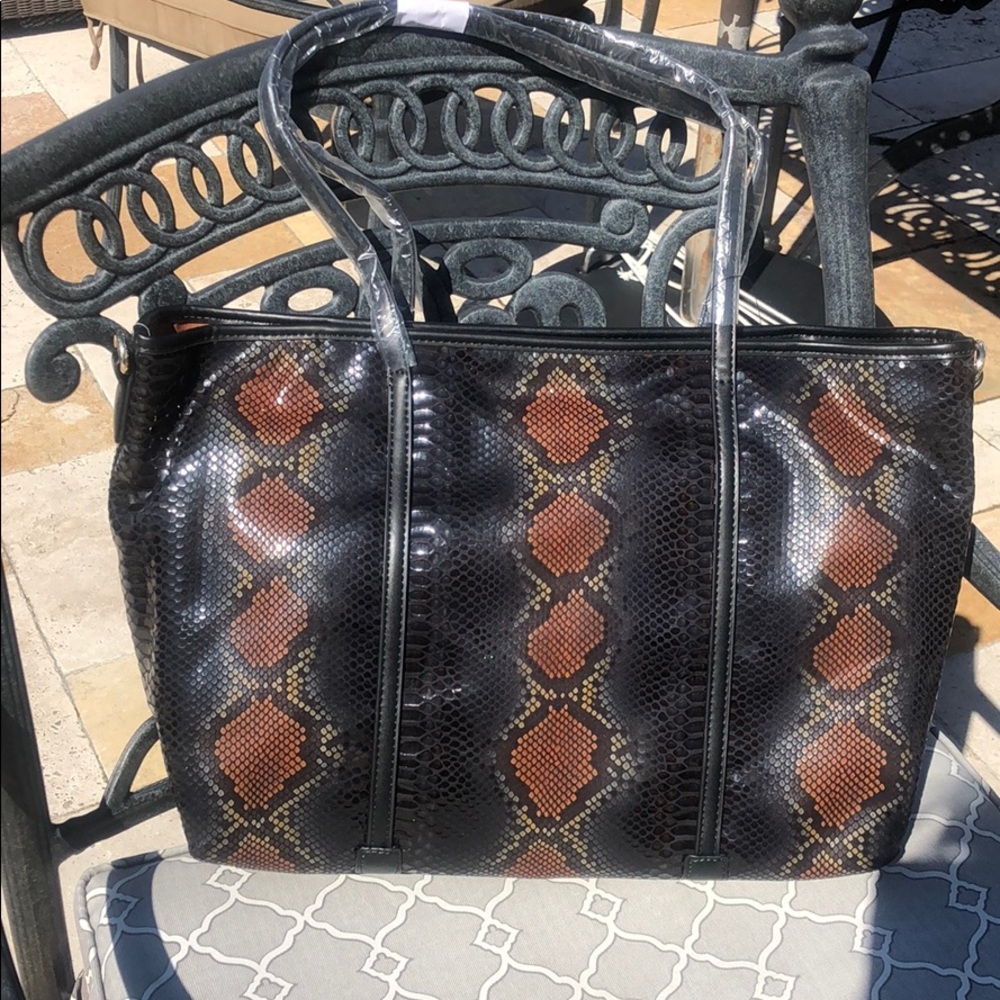 Python Snake Textured Embossed Tote & Pouchette-Boutique - Picture 6 of 10